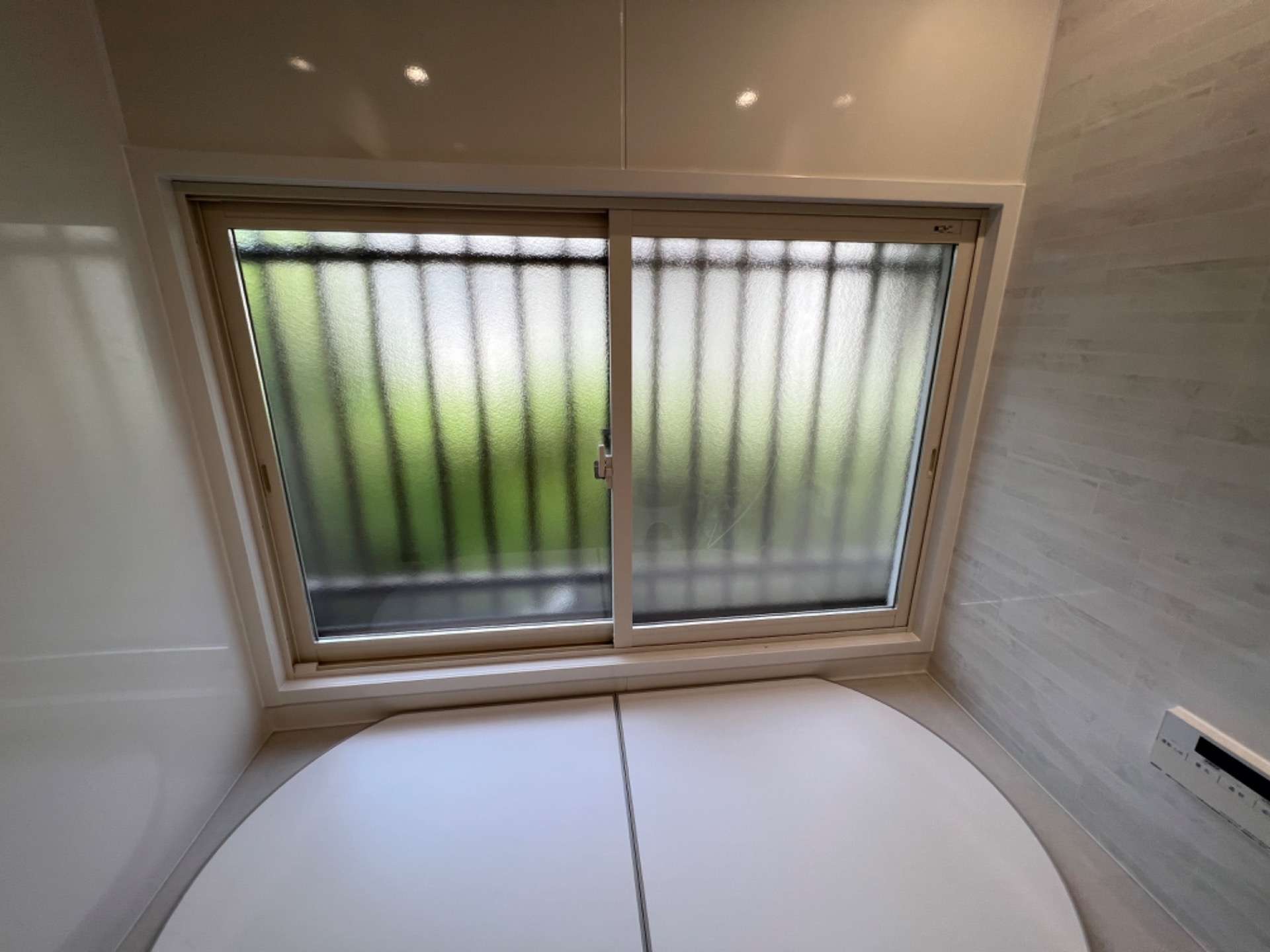 浴室内窓取付：リクシル　インプラス